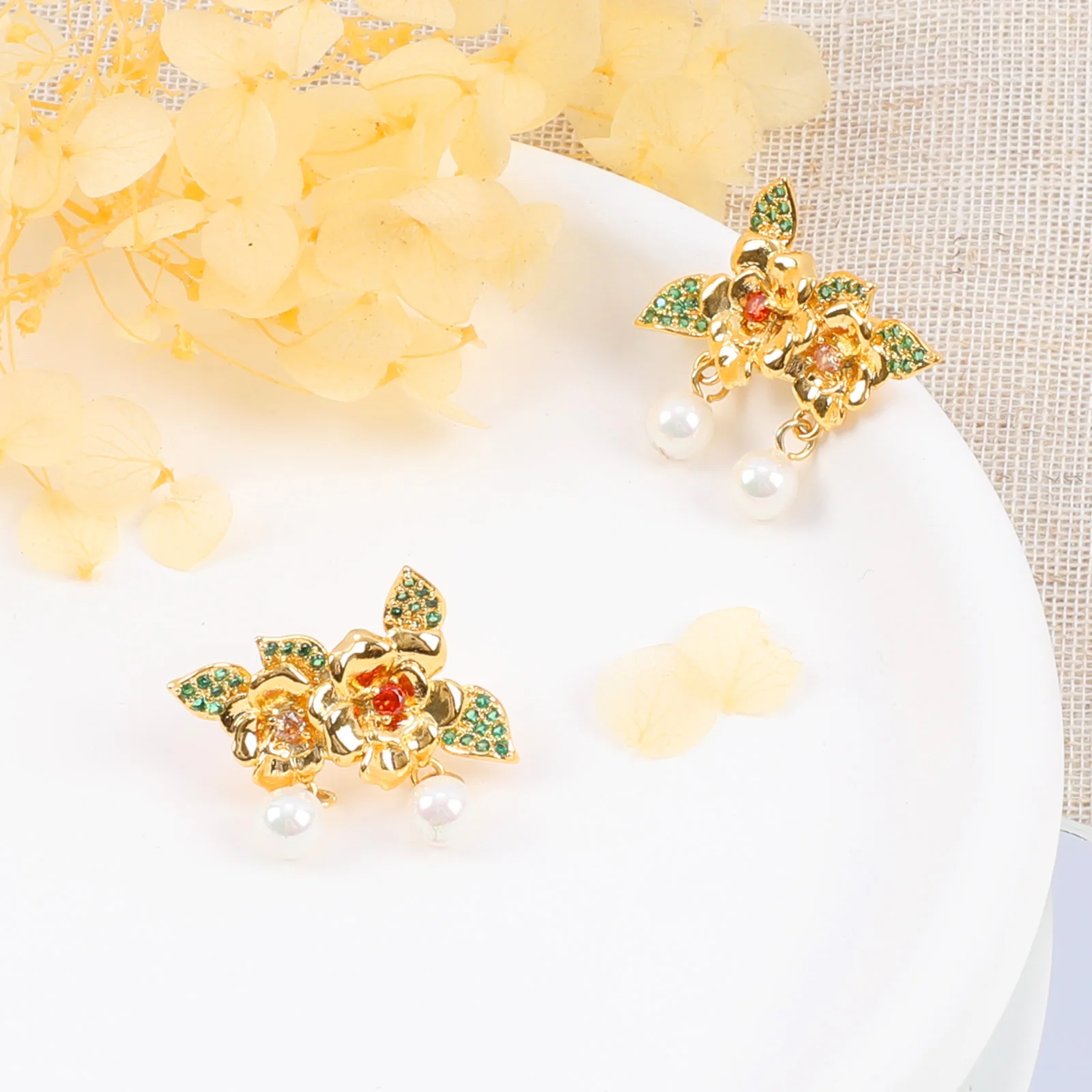 Makersland Pearl Flower Náušnice pre Dievčatá, Šperky, Doplnky pre Ženy Očarujúce Darčeky Veľkoobchod
